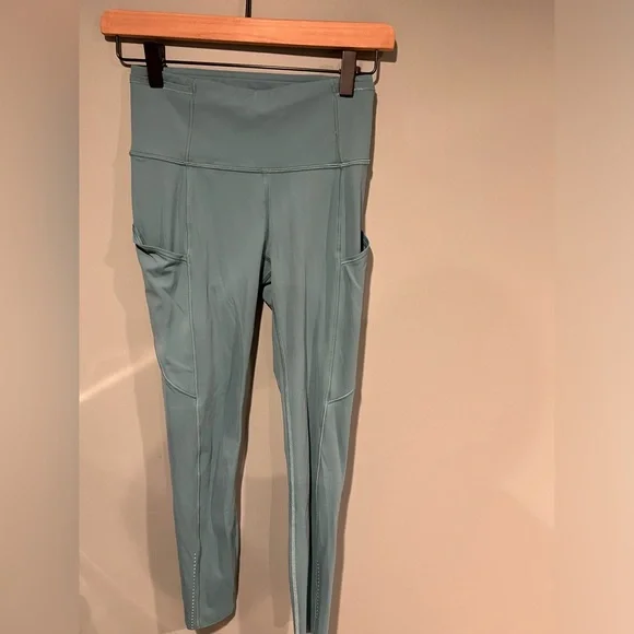 Women’s Lululemon leggings blue size 4. - Picture 10 of 10